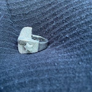 10k white gold Jumbo star ring Size 10